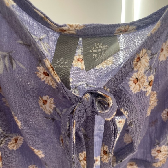 floral tank (tilly’s) - Picture 2 of 2